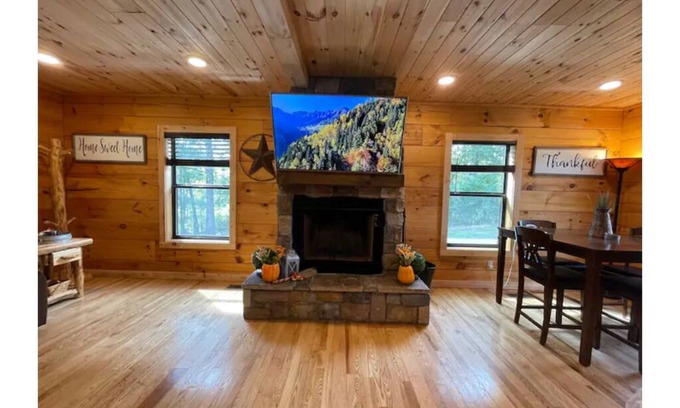 Pelsor Cabin | Peaceful FamilyCabin ,sleeps 8, pet friendly