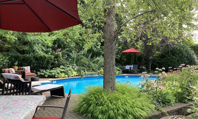 Sound Beach House | Peaceful Fully Renovated Cottage in Beach Community