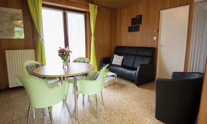 Froidchapelle House | Peaceful Garden Hideaway