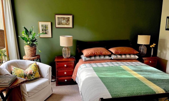 Gardners Bay Apartment | Peaceful garden setting + Private deck