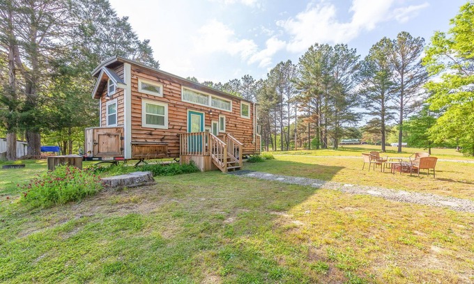 Hornsby House | Peaceful Getaway In Charming Tiny House