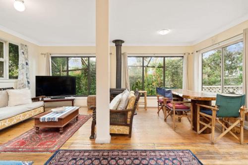 Huskisson House | Peaceful Huskisson Cottage - Pet Friendly