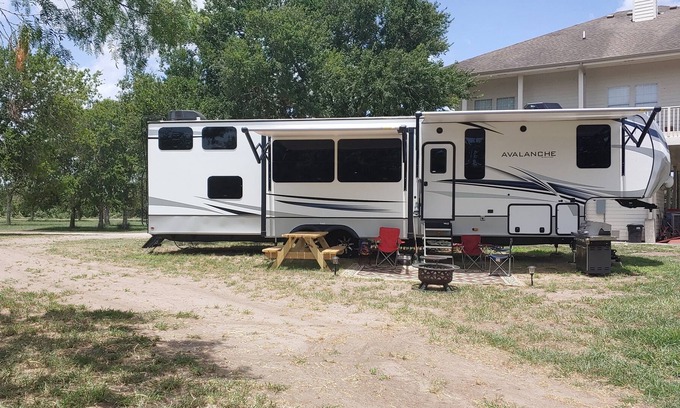 Mathis House | Peaceful lake front Glamping Camper across from State Park