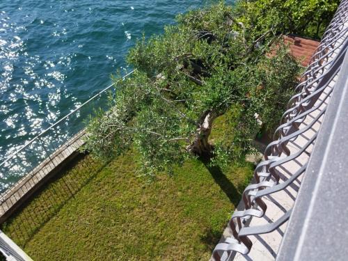 Marone Apartment | Peaceful Lakefront