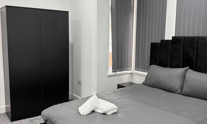 Luton Apartment | Peaceful Luton Apartment with Electric Heating & WiFi