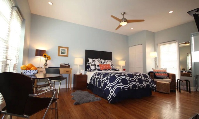 Edgewater Apartment | Peaceful Oasis in Top Chicago Neighborhood. Low Traffic, Pristine Cleanliness.