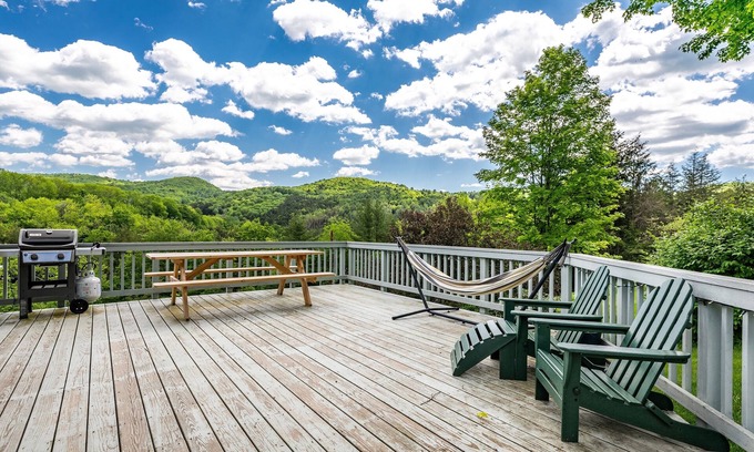 South Pomfret House | Peaceful oasis, stunning views, less than 10 mins from Woodstock Village