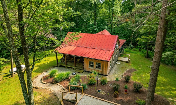 Gnaw Bone Cabin | Peaceful, pet-friendly Brown County cabin!