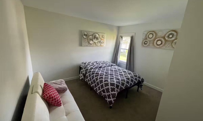 Indian Head House | Peaceful rancher in Indian Head