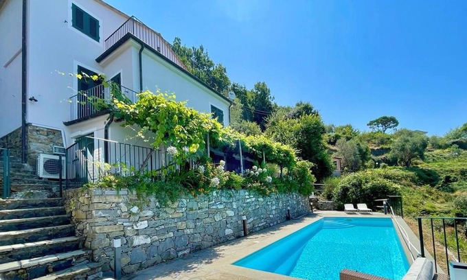 Levanto House | Peaceful rustic home with scenic sea views on the hills of Levanto! Villa Alyssa