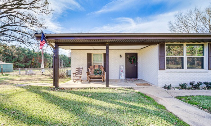 Lockesburg House | Peaceful Sanctuary - 1 Mi to Wildlife Refuge!