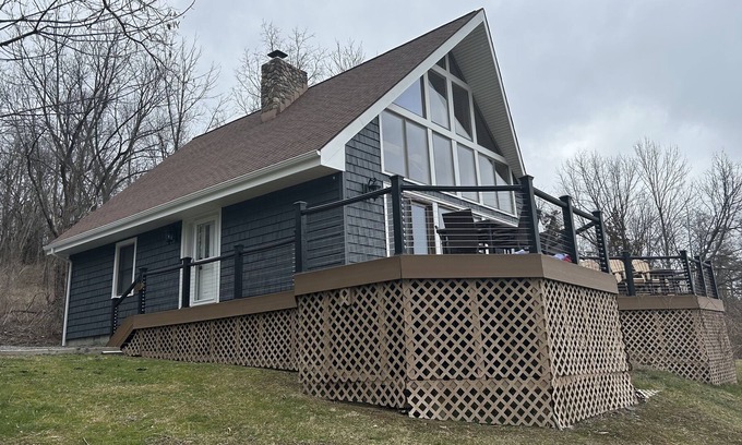 Town of Jerusalem Cabin | Peaceful Sanctuary with an Incredible Lake View