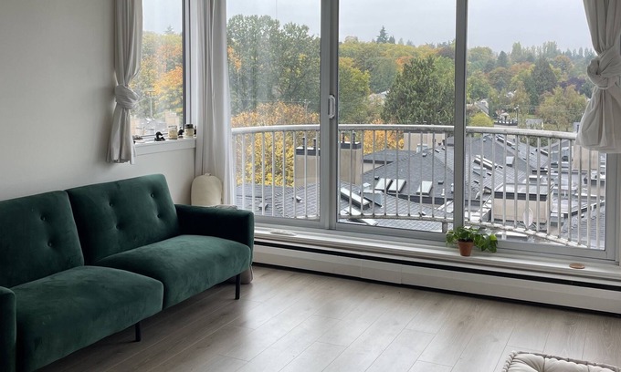 West Point Grey Apartment | Peaceful Unit 10 Min from the beach!