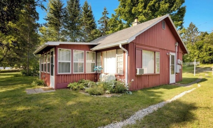 Central Lake Cabin | Peaceful Waterfront Cabin