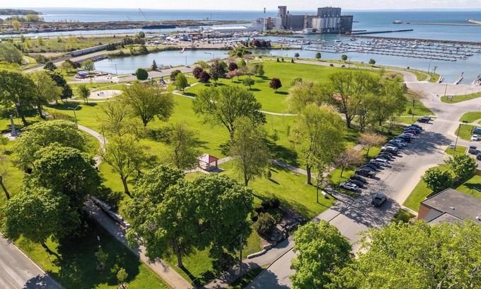 Port Colborne House | Peacock Crossing - Short Walk to Lake Erie!