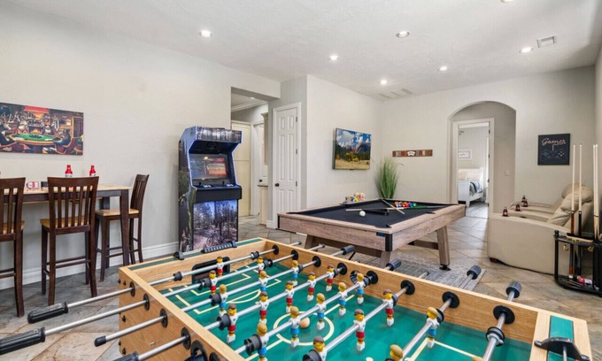 Flagstaff Cabin | *Peak Living Cabin* Hot tub*Game room*Fitness room* Outdoor fire pit*