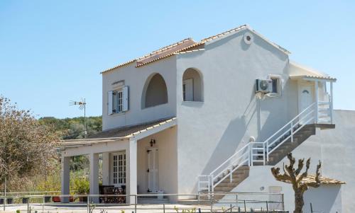 Marathias Apartment | Pecka's house by the river