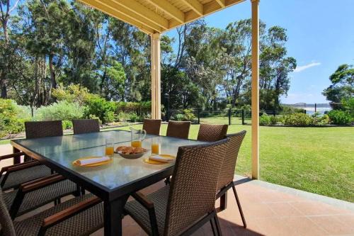 Narrawallee House | Pelican Beach House - 50m from inlet & playground