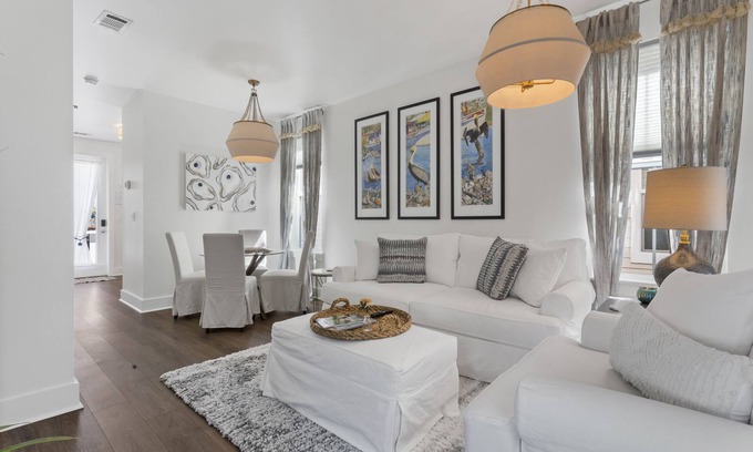 Ocean Springs Cottage | Pelican Cove Cottage. Downtown. Golf Cart included!