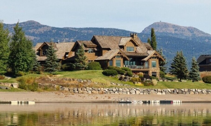 Island Park Cabin | Pelican Point Lodge Island Park, ID Yellowstone Executive Retreat
