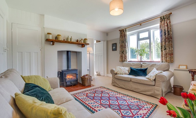 Abbess Roding House | Penhill Cottage - Three Bedroom House, Sleeps 5