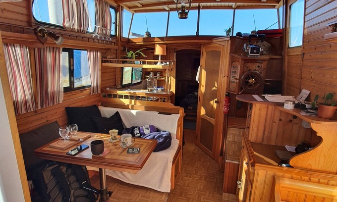 Trentemoult Boat Rental | Penichette full of charm on the port of Trentemoult