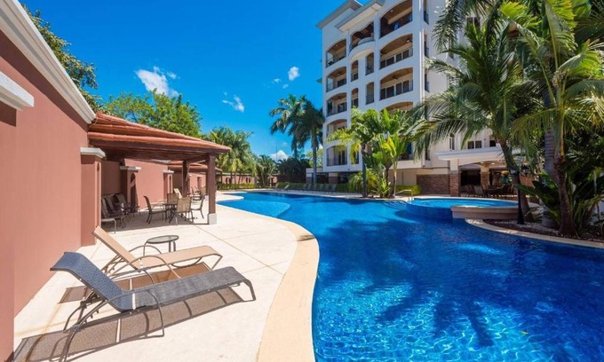Playa Langosta Apartment | Peninsula 46 - Upscale 2bdr with Jacuzzi - Beach - Fast wifi - Gym