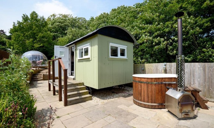 Polperro House | Penlea Retreat Luxury Coastal Shepherds Hut 5 Minute Walk to Pubs and Village