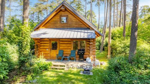 Oak Harbor House | Penn Cove Overlook by AvantStay Cabin w Views