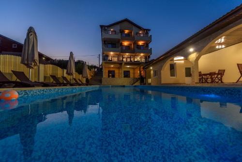 Eselnita House | Pensiunea Alex & Restaurant
