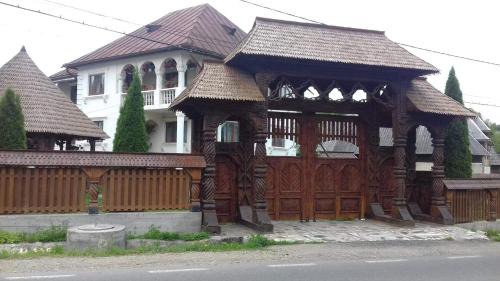 Calinesti House | Pensiunea Denisa