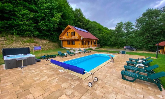 Ciucea House | Pensiunea La Rus I si II