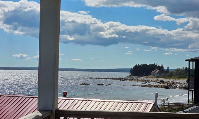 Hunts Point Apartment | Pent House at Hunts Point Beach Cottages