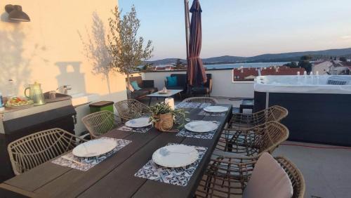 Turanj Apartment | Penthouse Aurelia, rooftop terrace & jacuzzi
