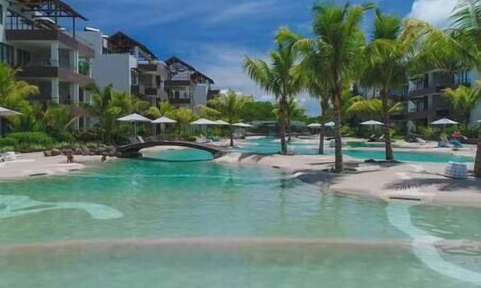 Mont Choisy Apartment | Penthouse in Mont-Choisy, lagoon pool and jacuzzi