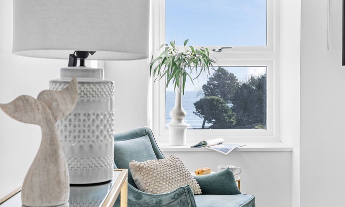 Torquay Apartment | Penthouse, Luxury 2 Bed, 2 Bathroom, Apartment with Sea Views and a Lift