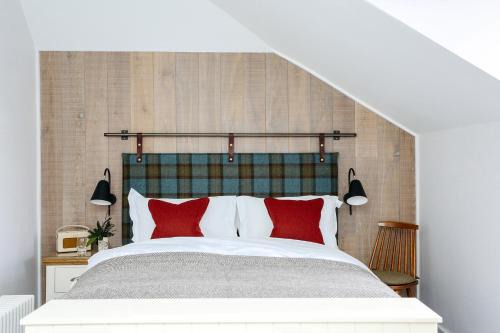 Wing Hotel | Pentonbridge Inn - Restaurant with Rooms