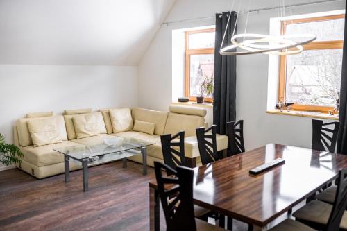 Horni Lhota Apartment | Penzion a Restaurace v Zátiší