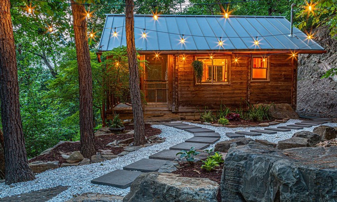 Harrisonville Ski Chalet | Perched in the Trees, Very Private, Screened in Porch with view