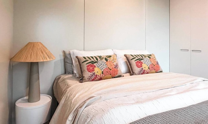 Hokitika Apartment | Perched on a peaceful ridge above the Tasman Sea, Luna Ridge Hokitika offers a modern yet cozy retreat.