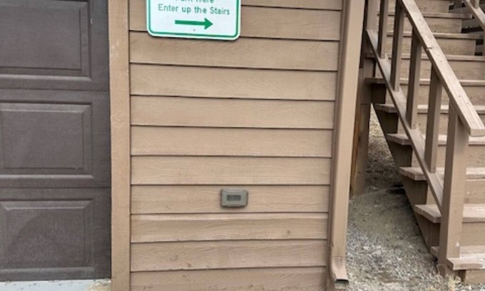 Gardiner Apartment | Peregrine Nest- Spacious apartment close to Yellowstone, tons of wildlife