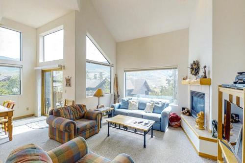 Three Peaks House | Peregrine Place