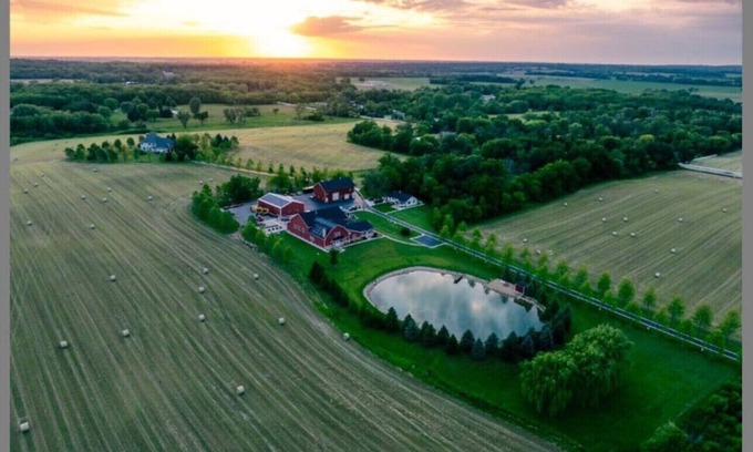 Marengo House | Perfect Barn for Getaways