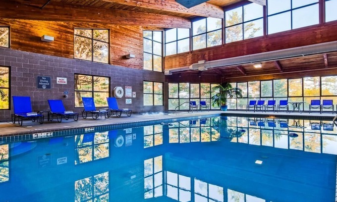 Newport Hotel | Perfect Beach Escape! Hillside View Room | Free Parking & Indoor Pool