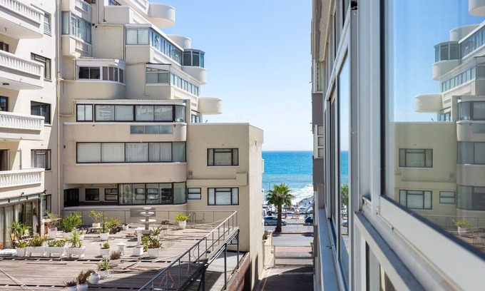 Sea Point Apartment | Perfect Beachfront Apartments