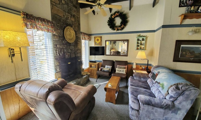 Charter Hills House | Perfect Beech Mountain Retreat with Full Kitchen, Wifi and Pet-Friendly