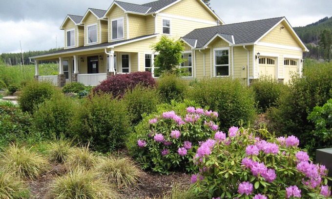 Tillamook House | Perfect for families, couples, and small groups that value privacy.