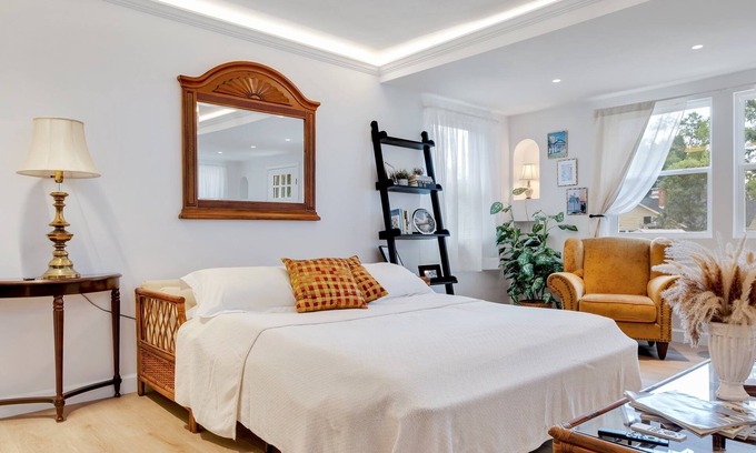Old Town House | Perfect for Legislative Session! Renovated Gem in the Heart of Tallahassee