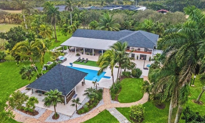 Ludlam Other | Perfect getaway for Thanksgiving weekend, home with full kitchen