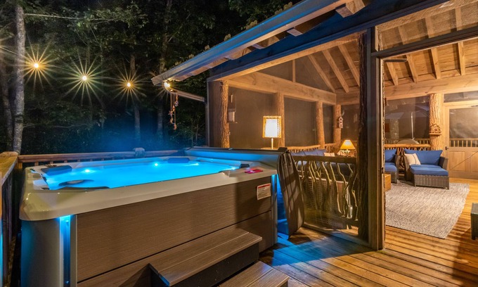 Wildwood Mountain Cottage | Perfect Highlands Getaway! HOT TUB, Firepit, Zip-line, Close to EVERYTHING!